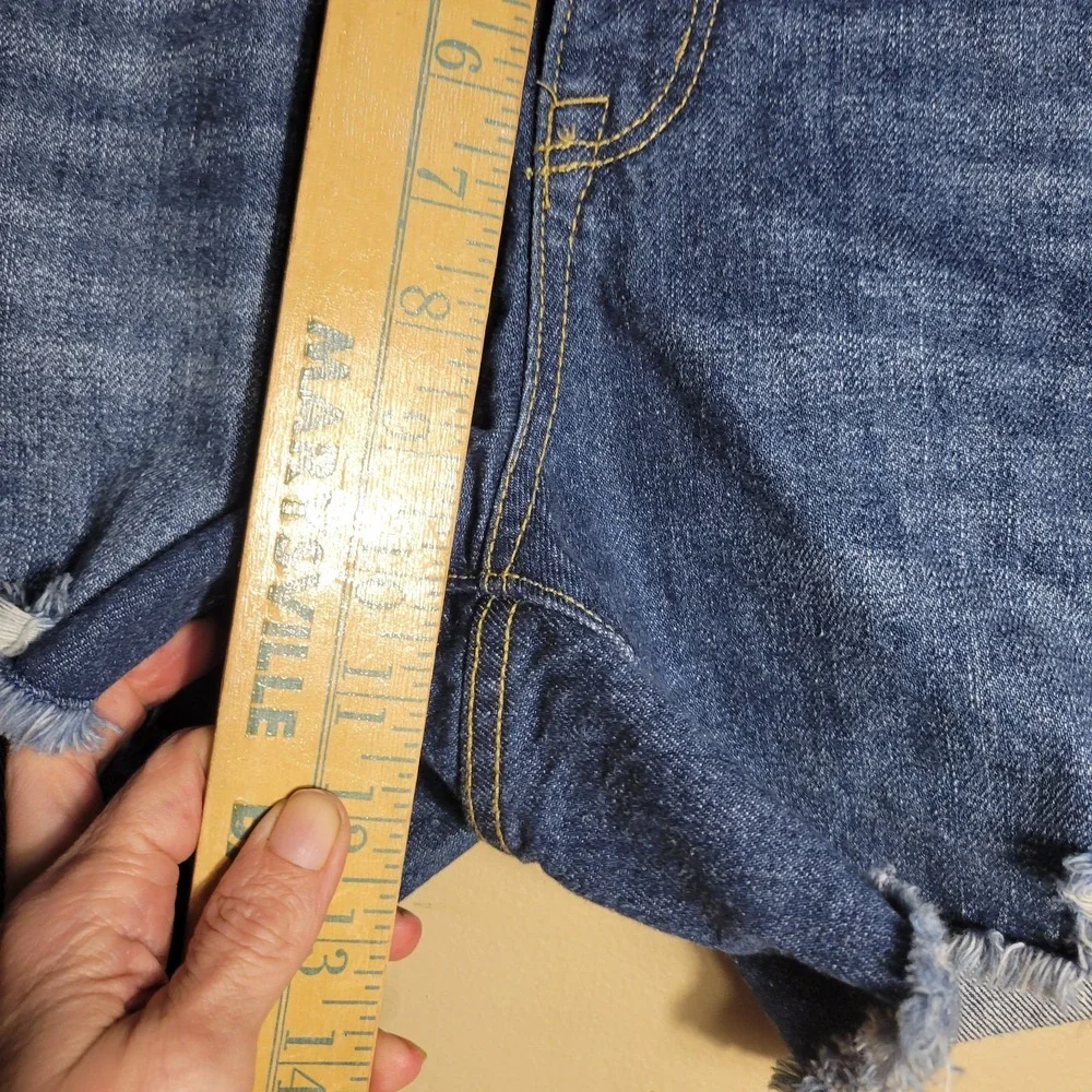 Seven7 Weekend‎ Short Women's Size 8 Distressed Denim Cutoff Jean Shorts Frayed